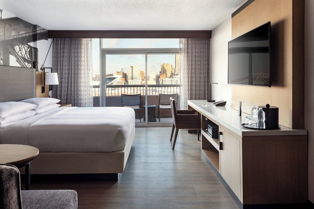 Room, 1 King Bed, River View (Balcony) - Photo 1