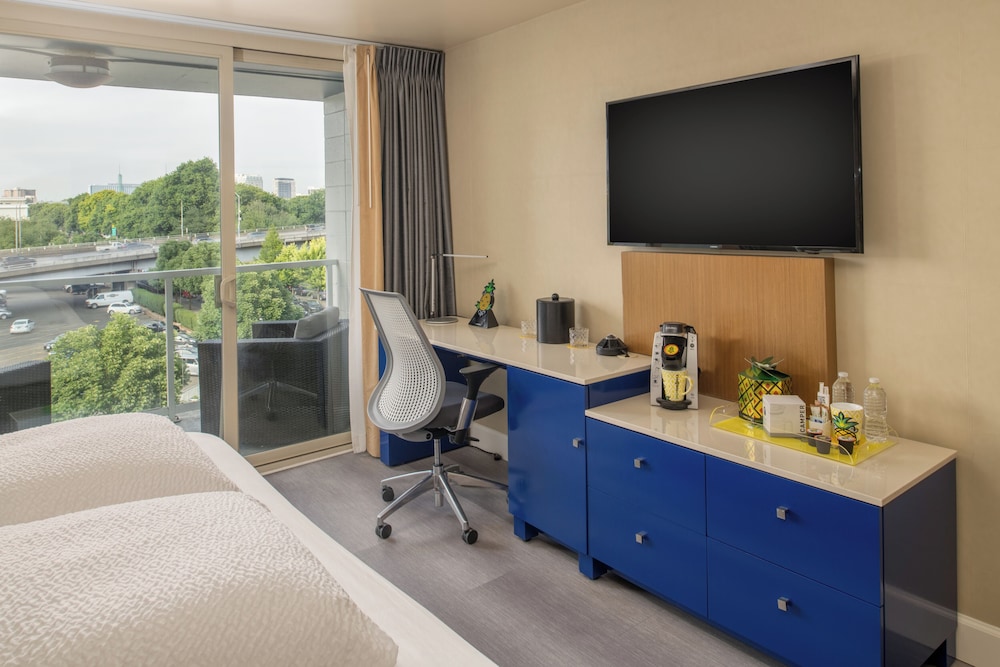 Room, 1 King Bed, Balcony (Cityscape)