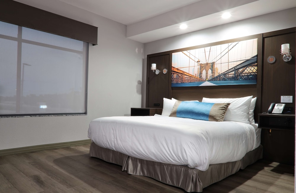 Suite, 1 King Bed, Accessible, Kitchen (with Sofabed) - Photo 1