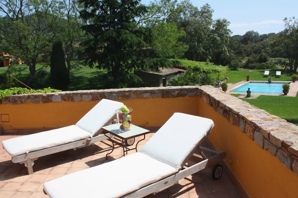 Standard Double Room - Photo 13
