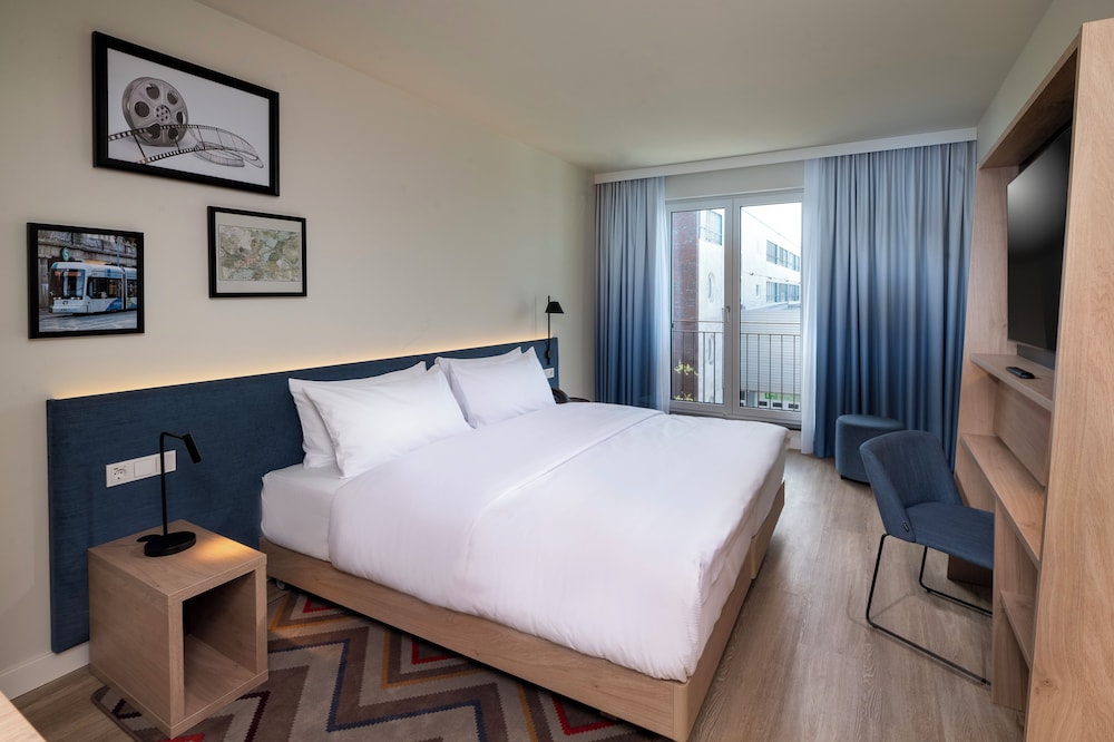Family Room, 1 King Bed, Connecting Rooms