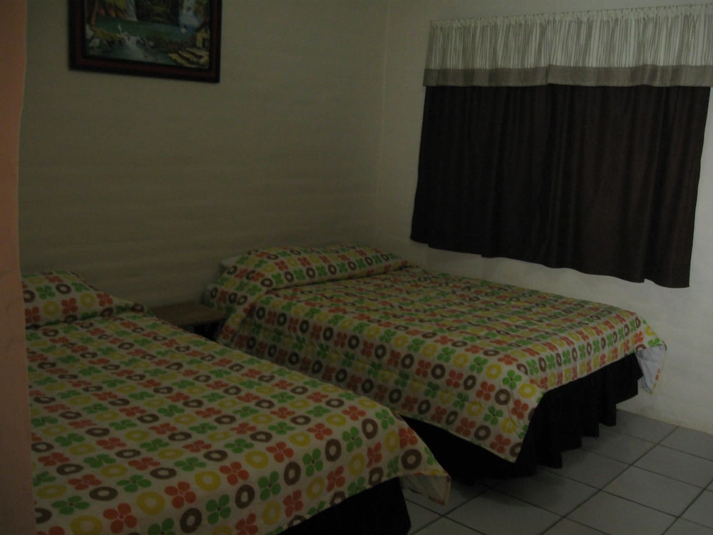 Basic Double Room, 2 Double Beds photo 3