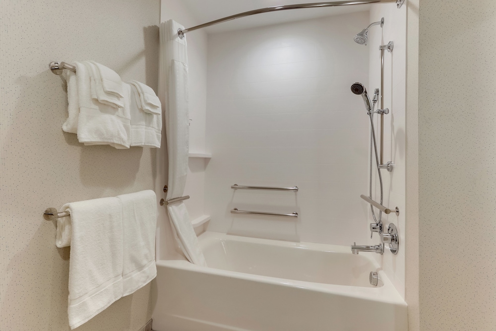 Suite, 2 Queen Beds, Accessible Bathtub (Mobility) - Photo 12