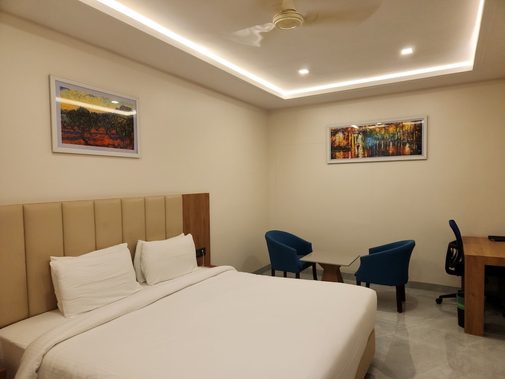 Executive Room - Photo 1