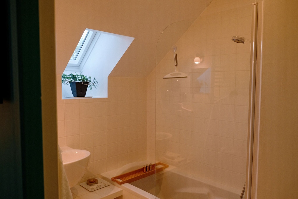 Premium Suite, Private Bathroom, Garden View - Photo 2
