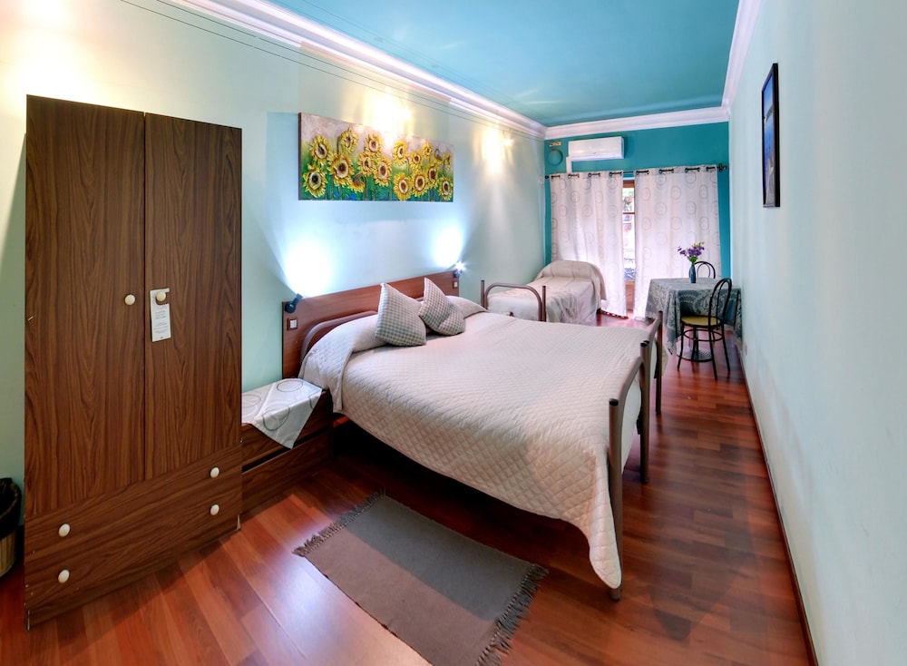 Double Room (Private External Bathroom) photo 1