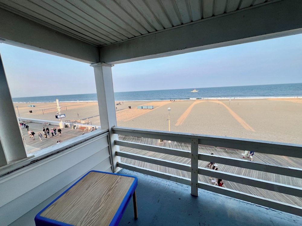 Apartment, 4 Bedrooms, Non Smoking, Ocean View - Photo 1