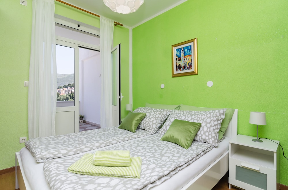 Apartment (One Bedroom Apartment With Balcony)