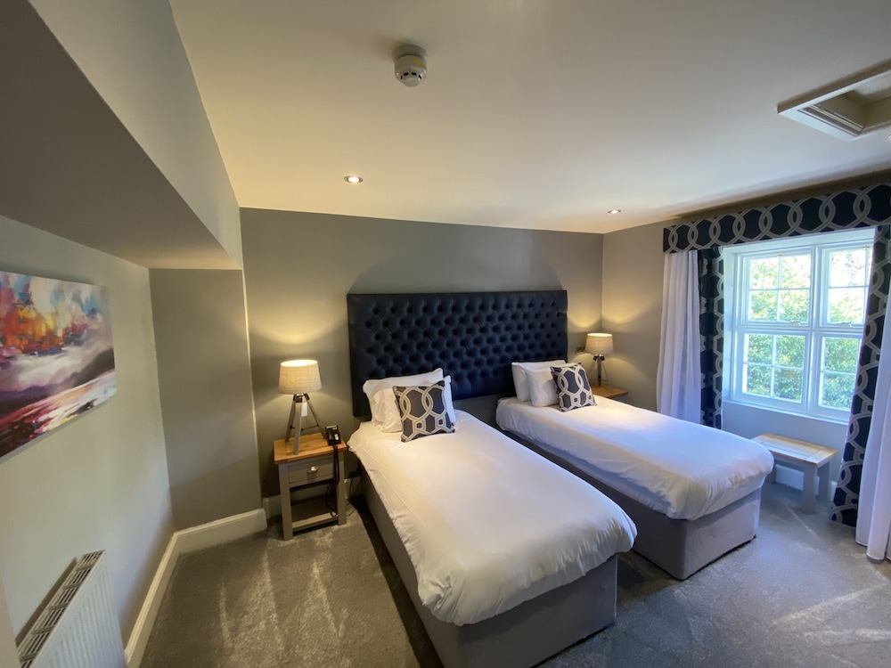 Superior King or Twin Room, 1 King Bed, Jetted Tub and Shower, Garden View