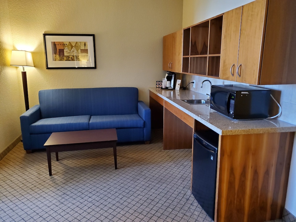 Suite, Multiple Beds - Photo 2