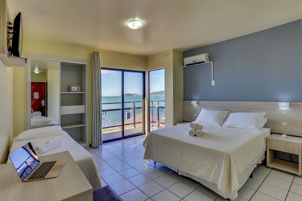 Suite Triplo de Luxo Superior Com Vista Frontal do Mar photo 1