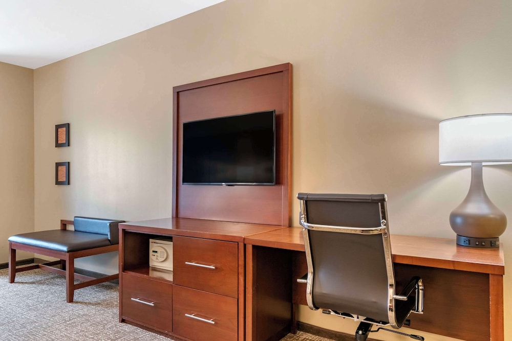 Suite, Multiple Beds, Non Smoking photo 1