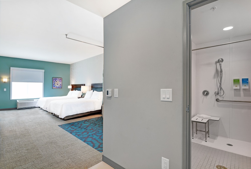 Studio, 1 King Bed, Accessible (Roll-In Shower) - Photo 11