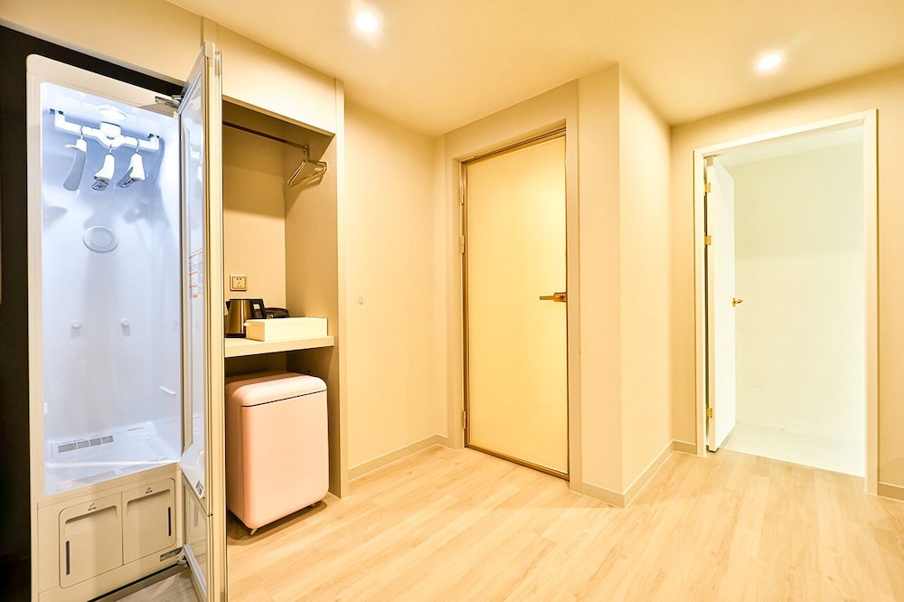 Suite - Photo 5