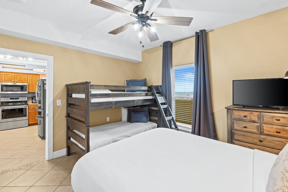 Condo, 2 Bedrooms, Ocean View (1902) photo 2