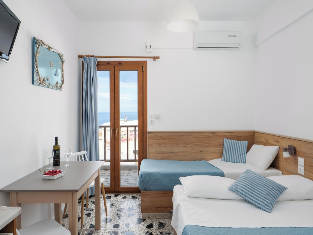 Standard Double or Twin Room photo 3