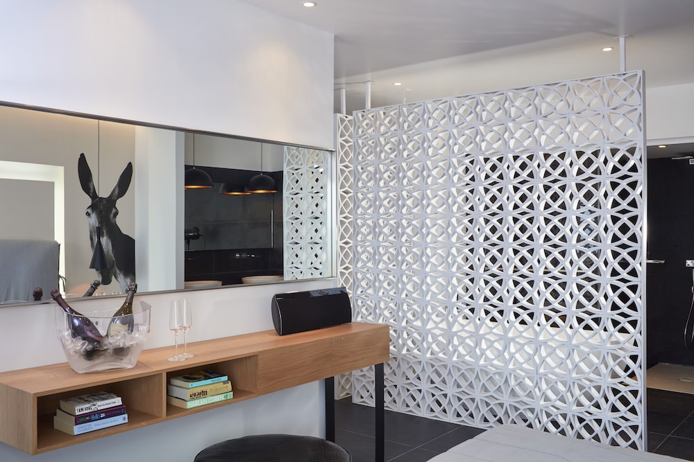 Deluxe Suite, Sea View - Photo 9