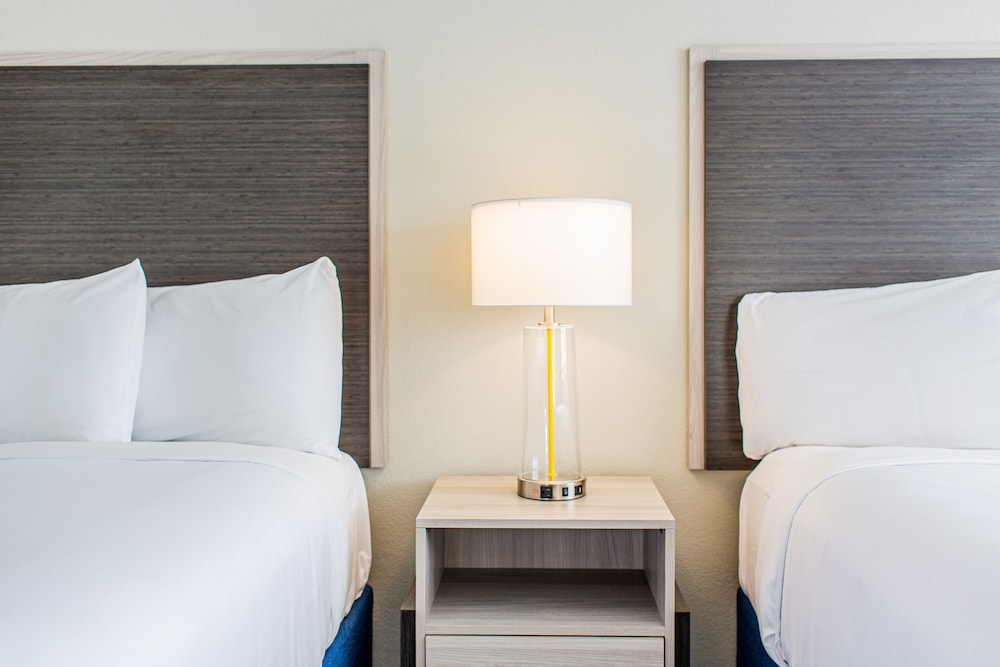 Deluxe Room, 2 Queen Beds, Accessible photo 3