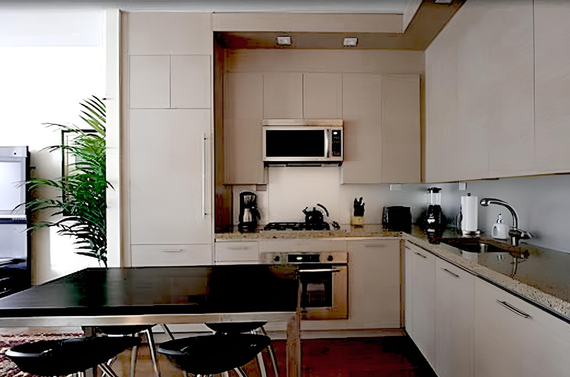 Signature Suite, 1 Queen Bed, Kitchen photo 1