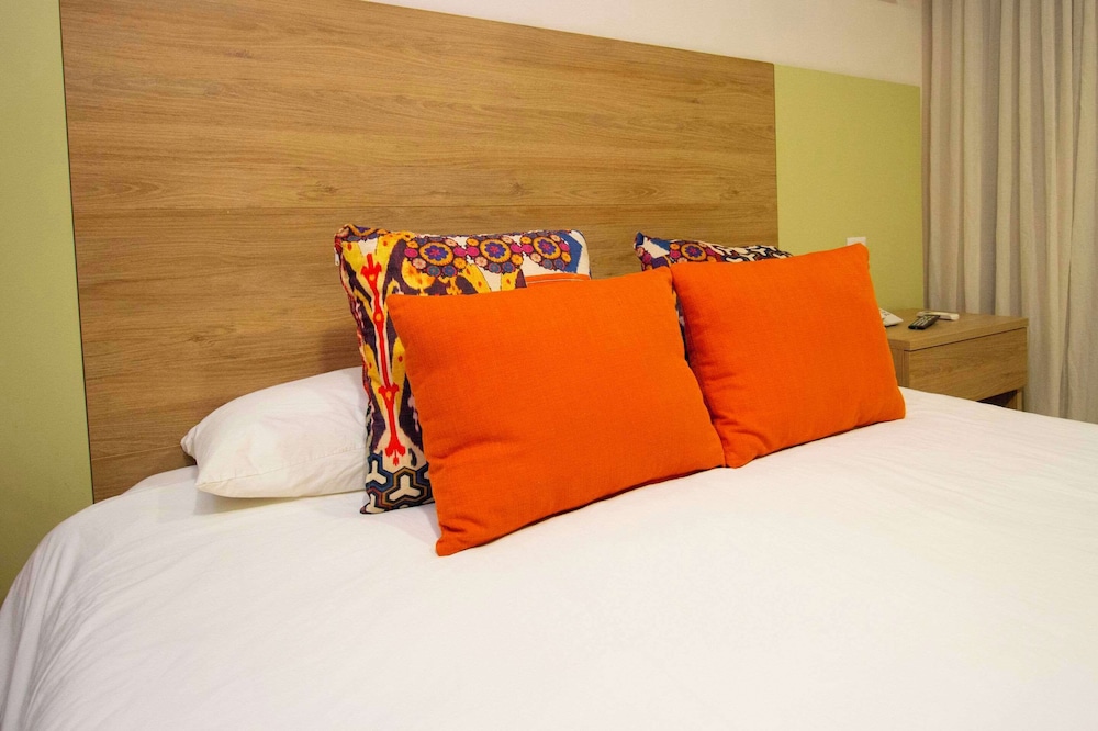 Suite, 1 Queen Bed, Non Smoking - Photo 5