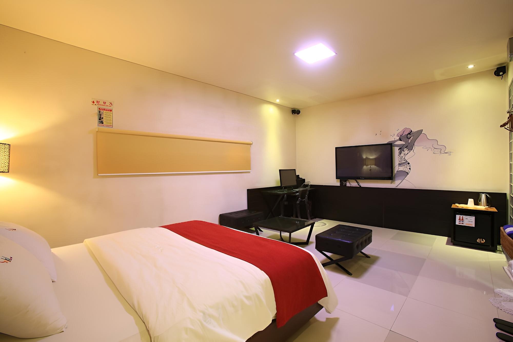 Room (Standard room (Netflix available)) - Photo 18