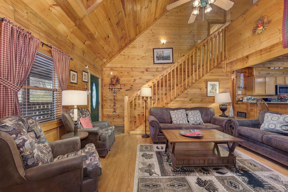House, Multiple Beds, Hot Tub, Garden View (Smoky Mountain Memories)