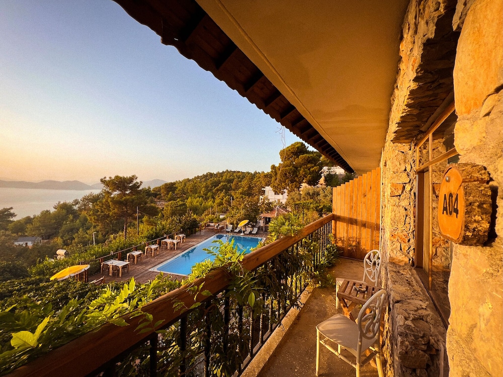 Romantic Room, 1 Queen Bed, Jetted Tub, Sea View
