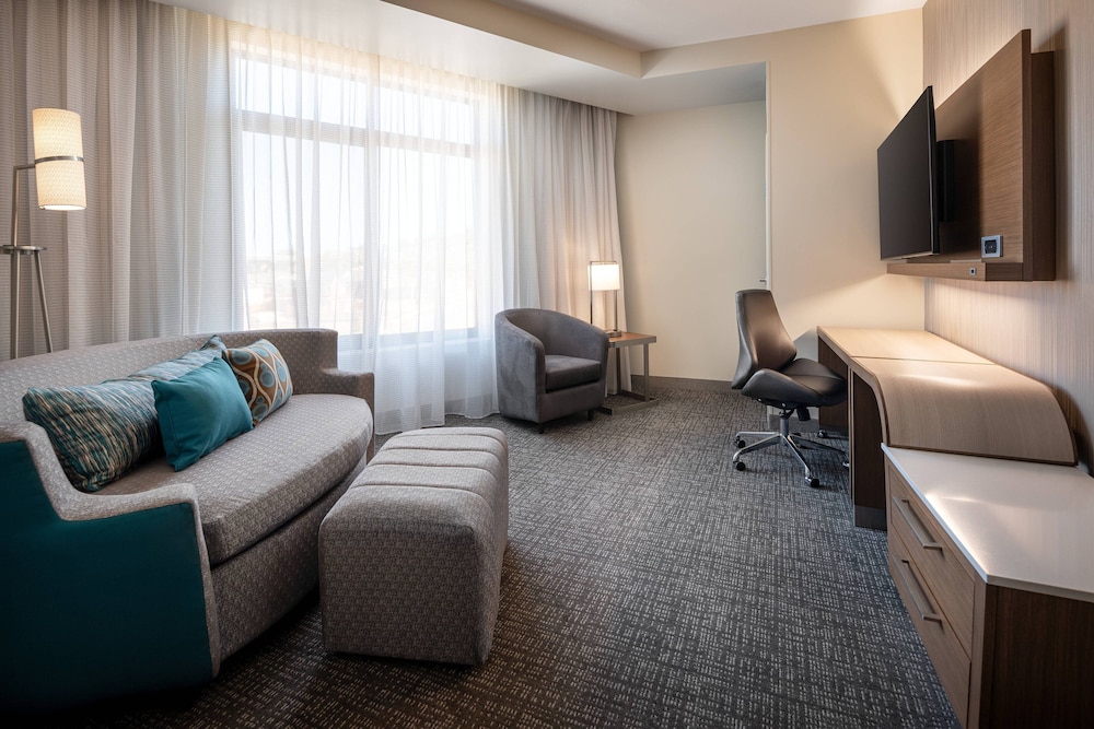 Suite, 1 Bedroom - Photo 5