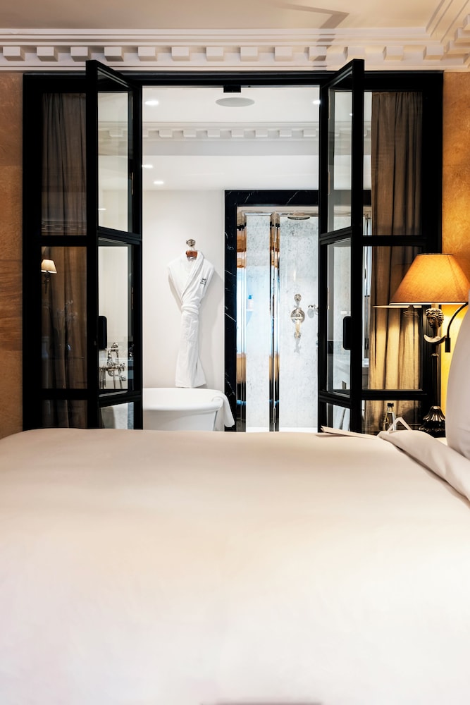 Junior Suite, 1 King Bed photo 3