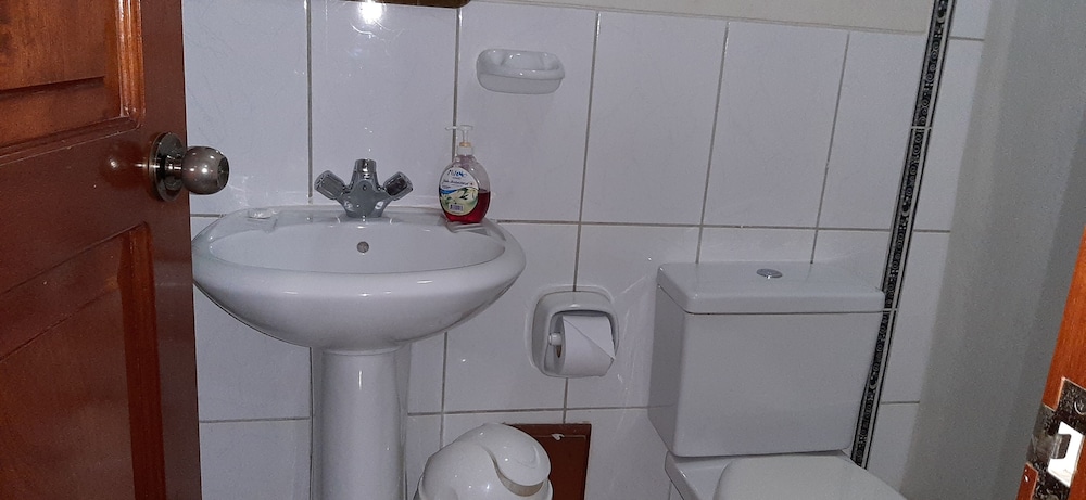 Basic Triple Room, 3 Twin Beds, Mobility Accessible, Private Bathroom photo 3