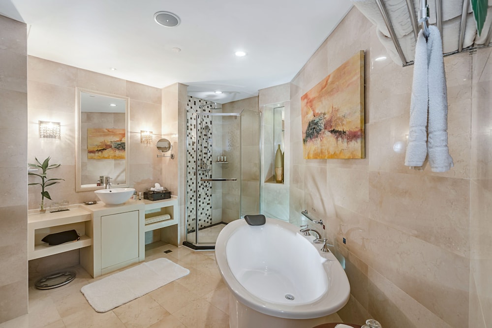 Deluxe Suite photo 3