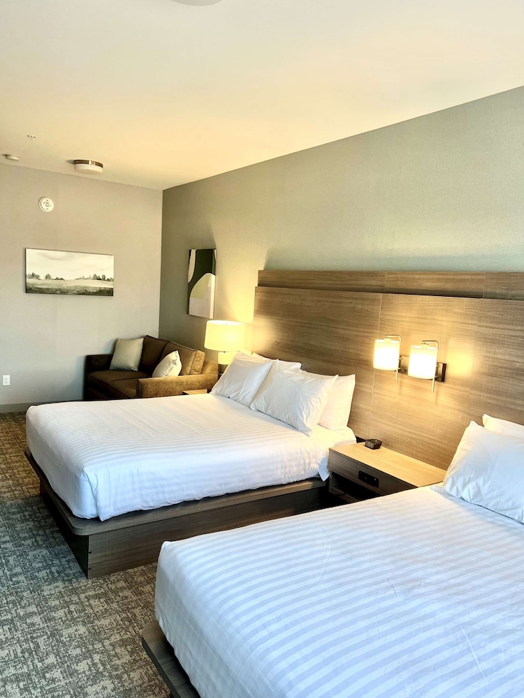 Standard Room, 2 Queen Beds, Non Smoking, Refrigerator - Photo 3
