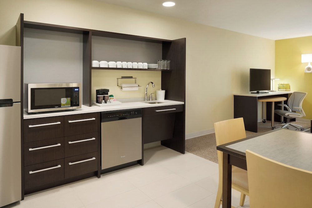 Suite, 1 King Bed, Accessible, Bathtub