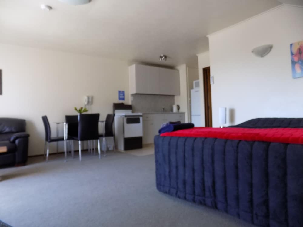 Deluxe Super King Studio, with Extra Bedroom photo 2