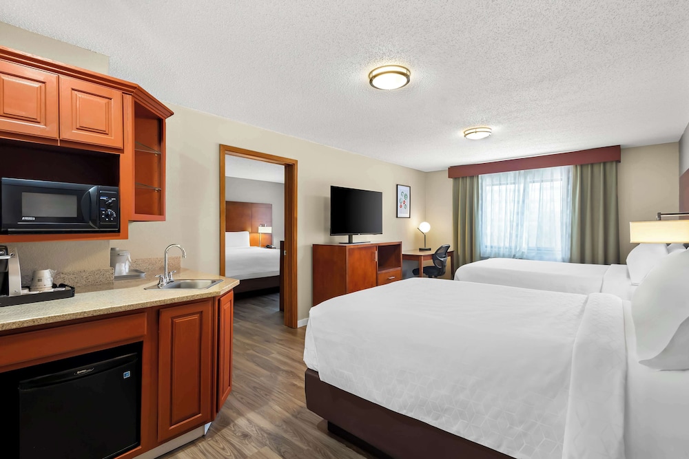 Suite, Multiple Beds, Non Smoking, Refrigerator & Microwave - Photo 3