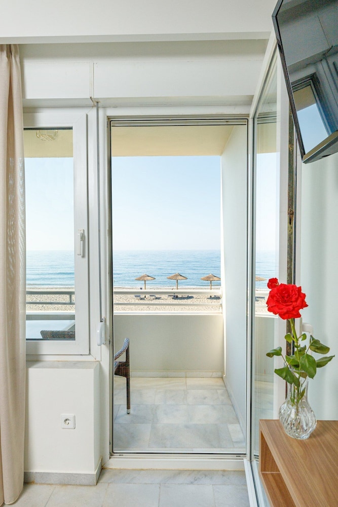 Beach Front Maisonette - Photo 2