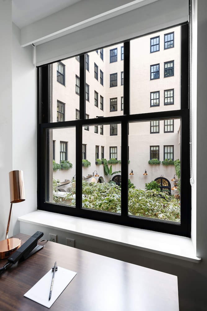 Cozy Courtyard King, 1 King Bed, Non Smoking, Courtyard View - Photo 3