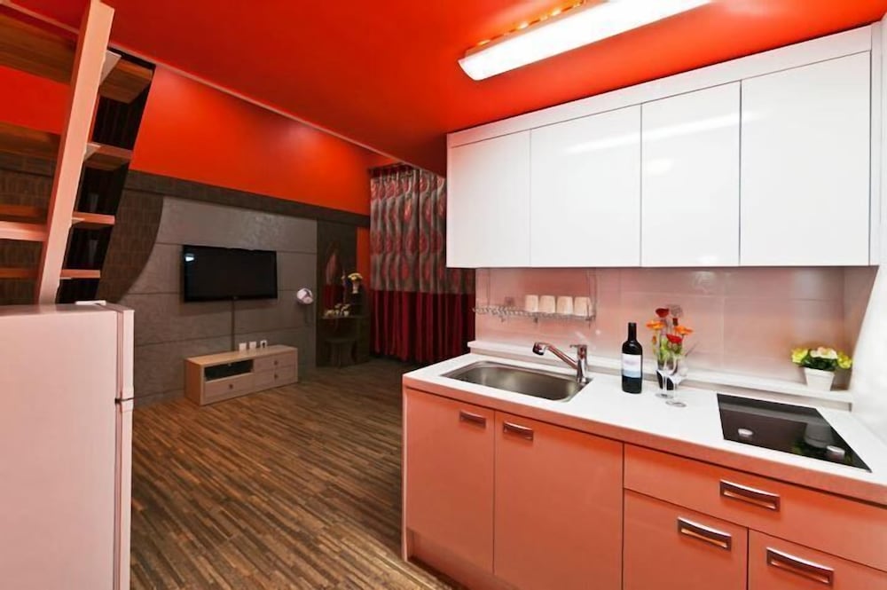 Standard Room (#203, Green) photo 3