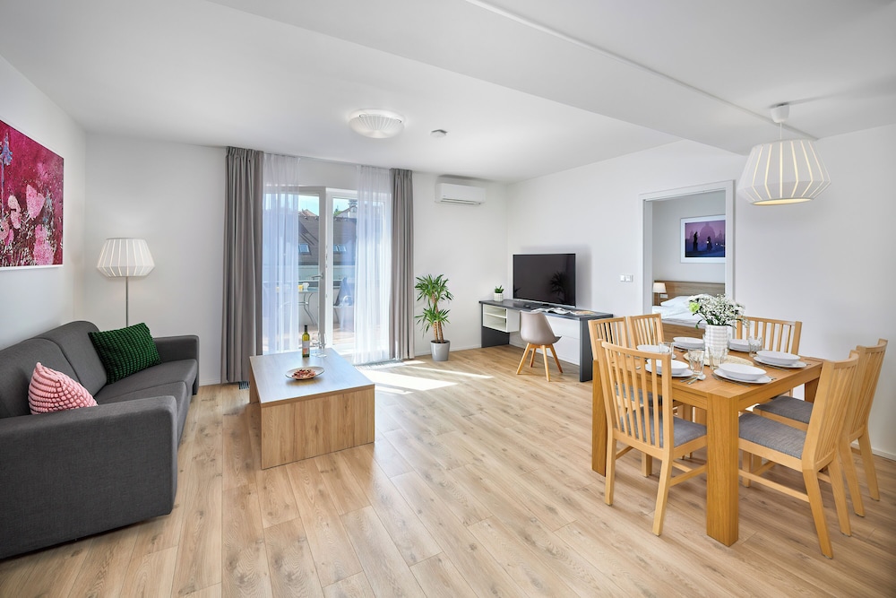 Exclusive Penthouse, 2 Bedrooms, Terrace, City View