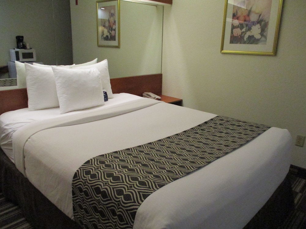 Standard Room, 1 Queen Bed - Photo 6