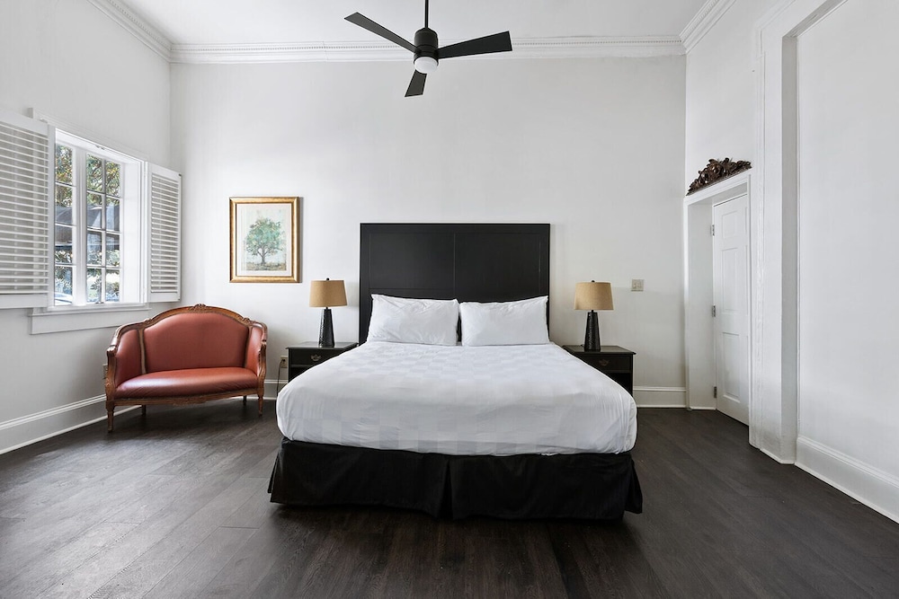 Room, 1 King Bed, Balcony - Photo 4