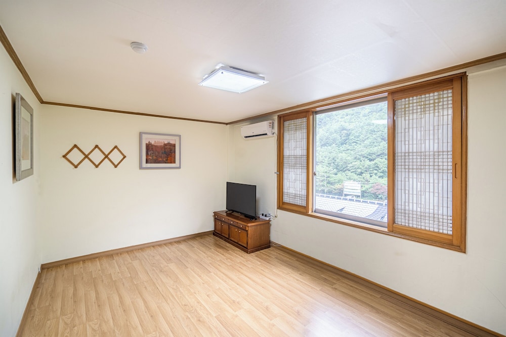 P03) Pension Room for 6 people (Kitchenette) photo 3