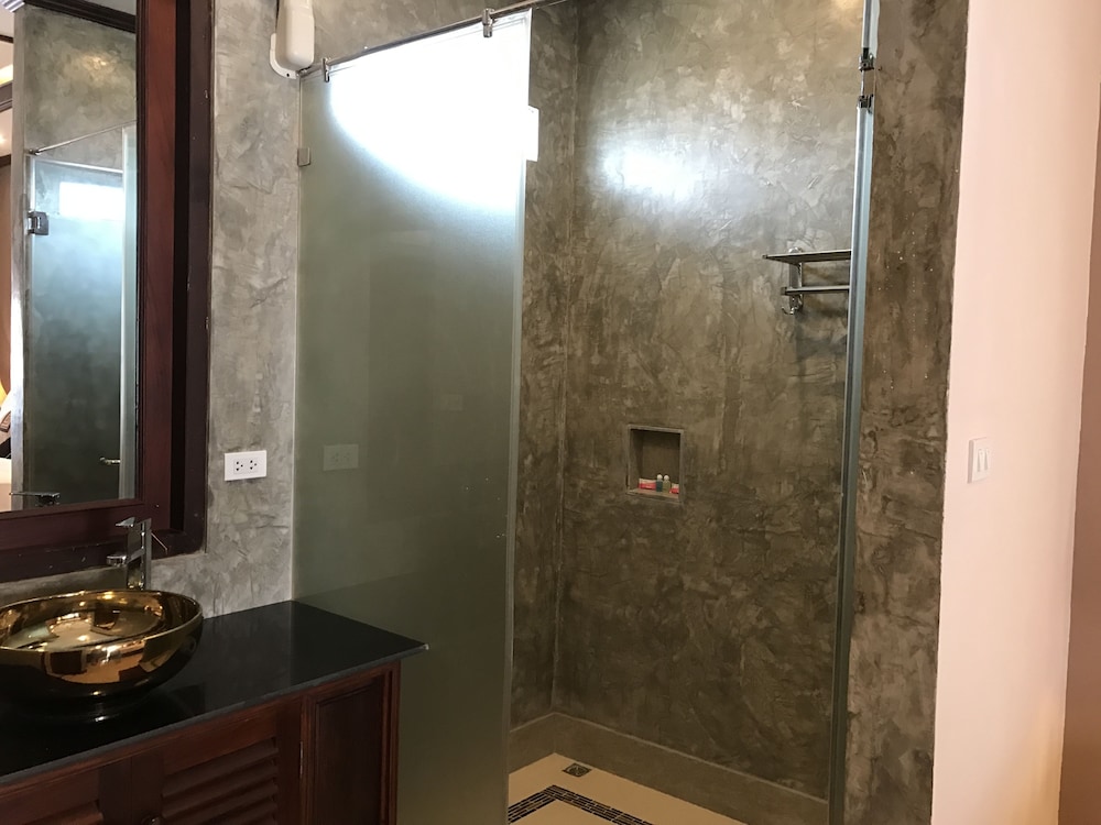 Deluxe Double Room, Bathtub, Pool View photo 2