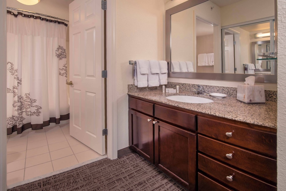 Suite, 1 Bedroom - Photo 4