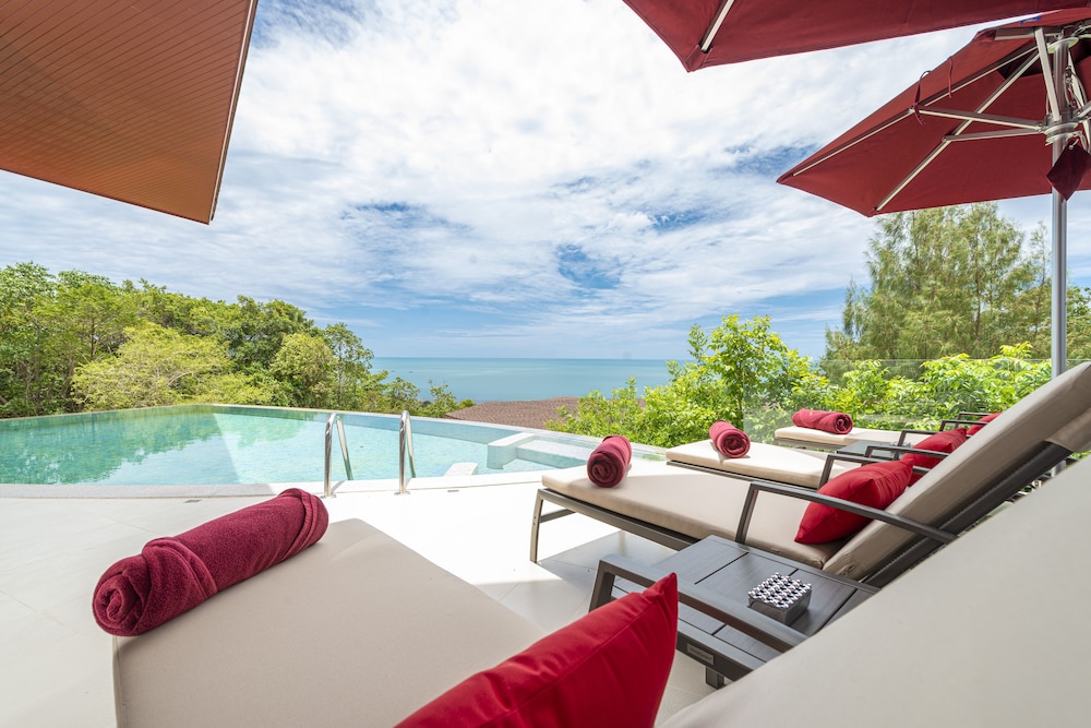 3-Bedroom Villa with Sea View photo 2