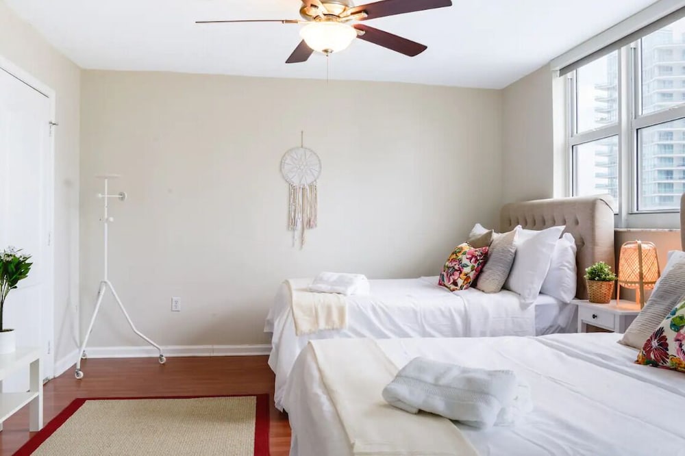 Condo, 2 Bedrooms, Balcony, Partial Ocean View photo 2