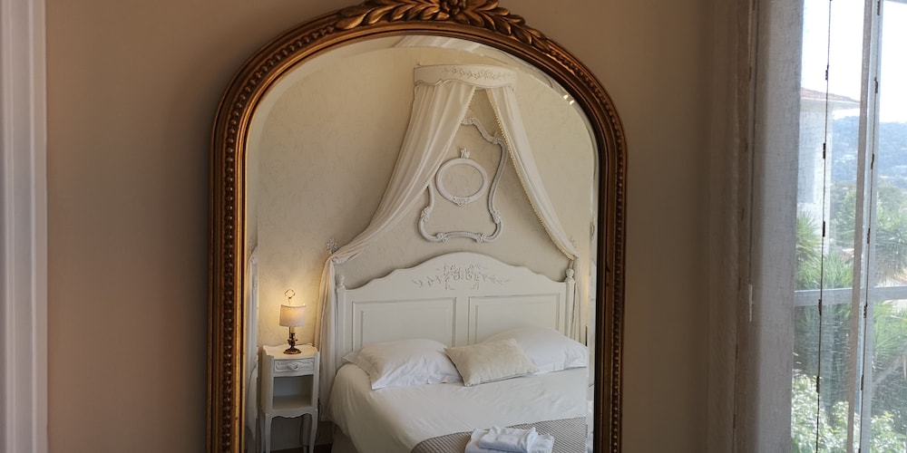 Superior Double Room, 1 Queen Bed, Ensuite (Romantique) photo 2