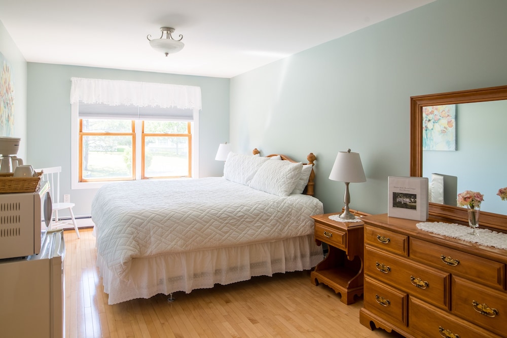 Junior Room, 1 King Bed, Non Smoking (Jr. Suite) photo 2