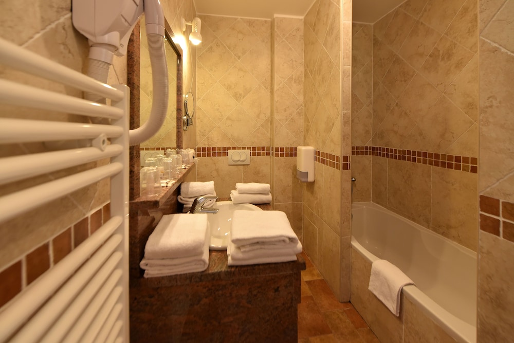 Double Room - Photo 5
