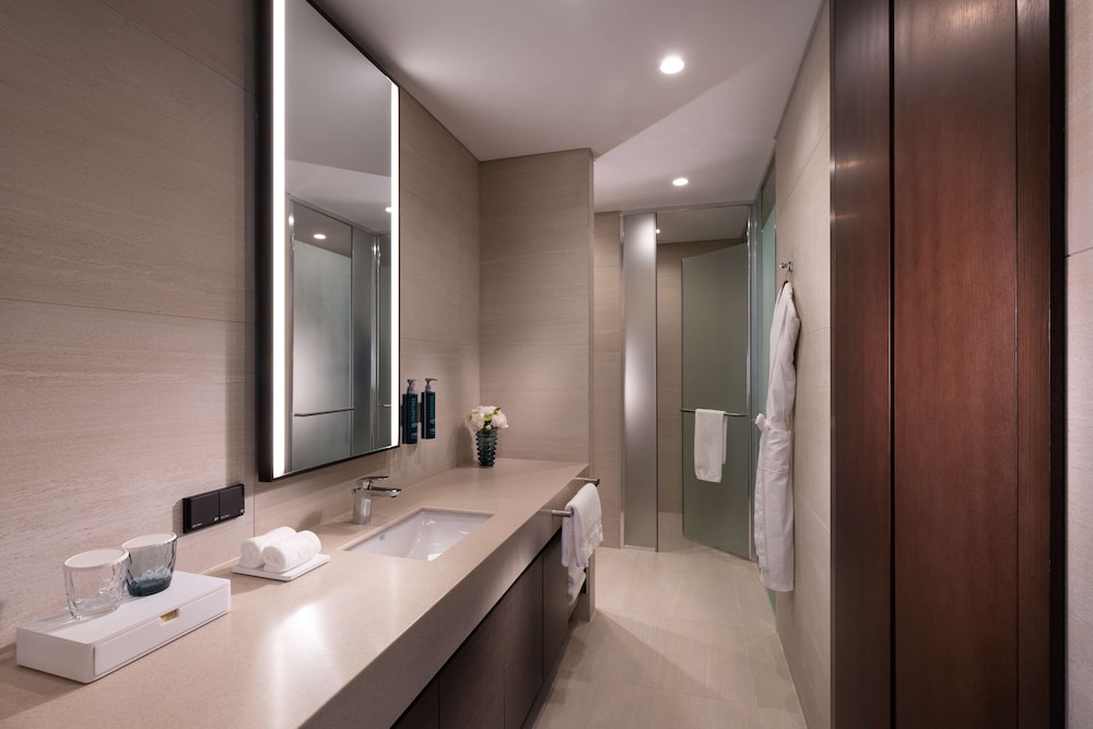 Deluxe, One Bedroom Suite - Photo 3